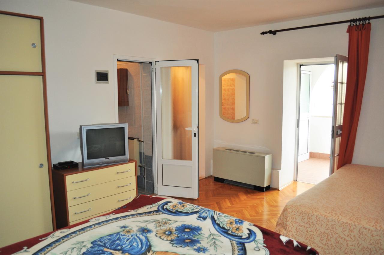 Tri Srca Apartments & Rooms Funtana Esterno foto