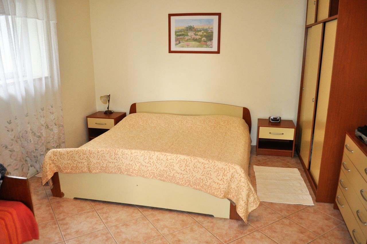 Tri Srca Apartments & Rooms Funtana Esterno foto