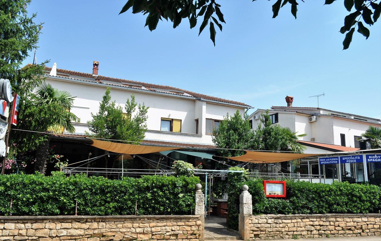 Tri Srca Apartments & Rooms Funtana Esterno foto