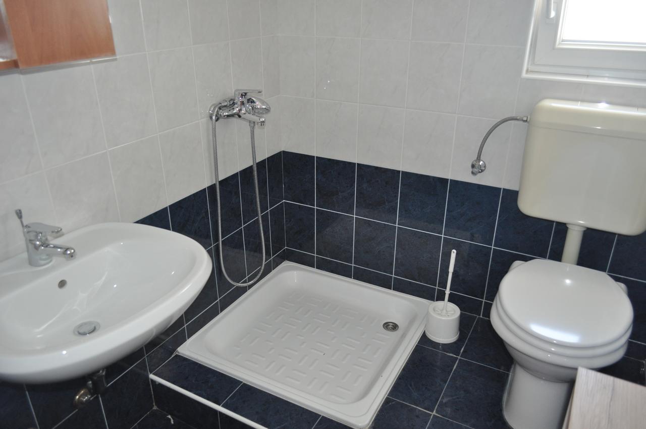 Tri Srca Apartments & Rooms Funtana Esterno foto