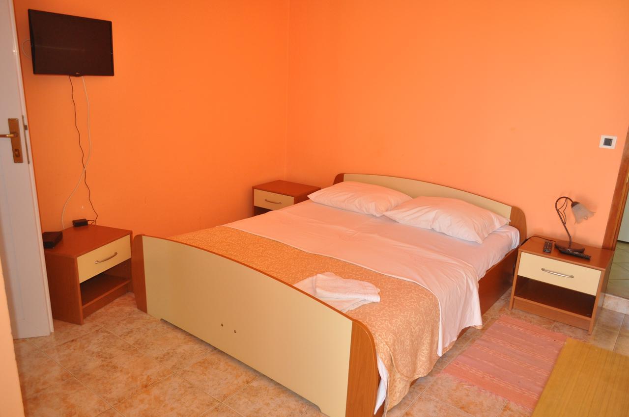 Tri Srca Apartments & Rooms Funtana Esterno foto