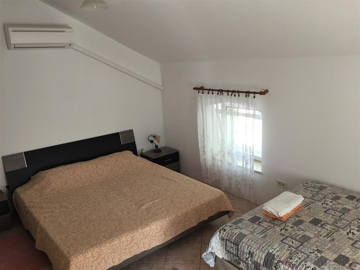 Tri Srca Apartments & Rooms Funtana Esterno foto